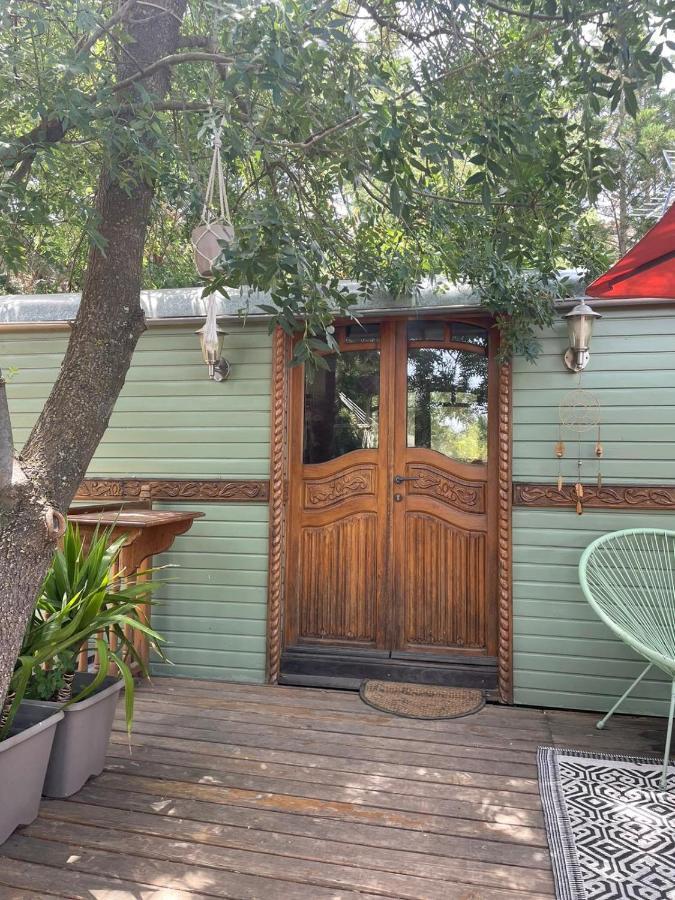 Roulotte En Bois Sud France Guest House Le Soler Exterior photo